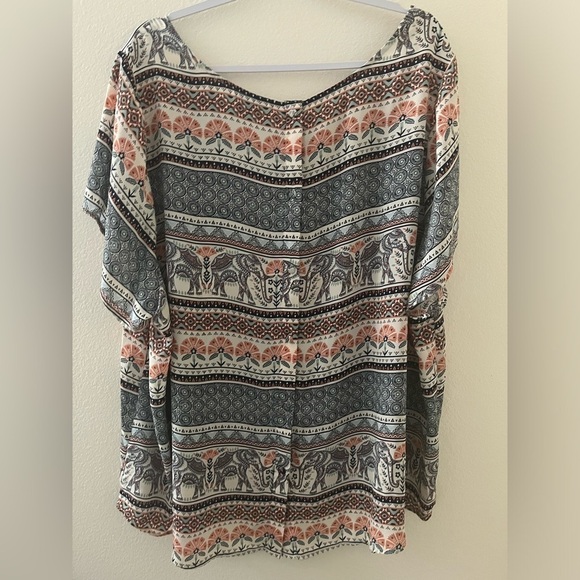 Torrid Short Sleeve Elephant Print Button Back Top Size 4X - Picture 4 of 8